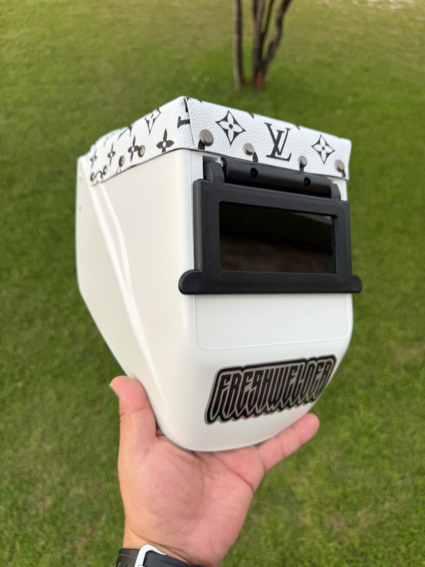 FRESHWELDER X LV WHITE & BLK HOOD