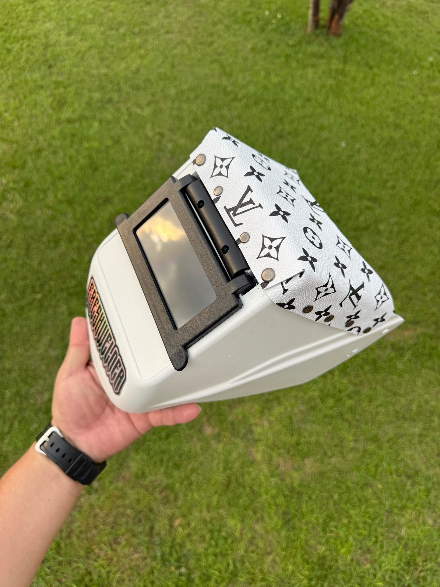 FRESHWELDER X LV WHITE & BLK HOOD