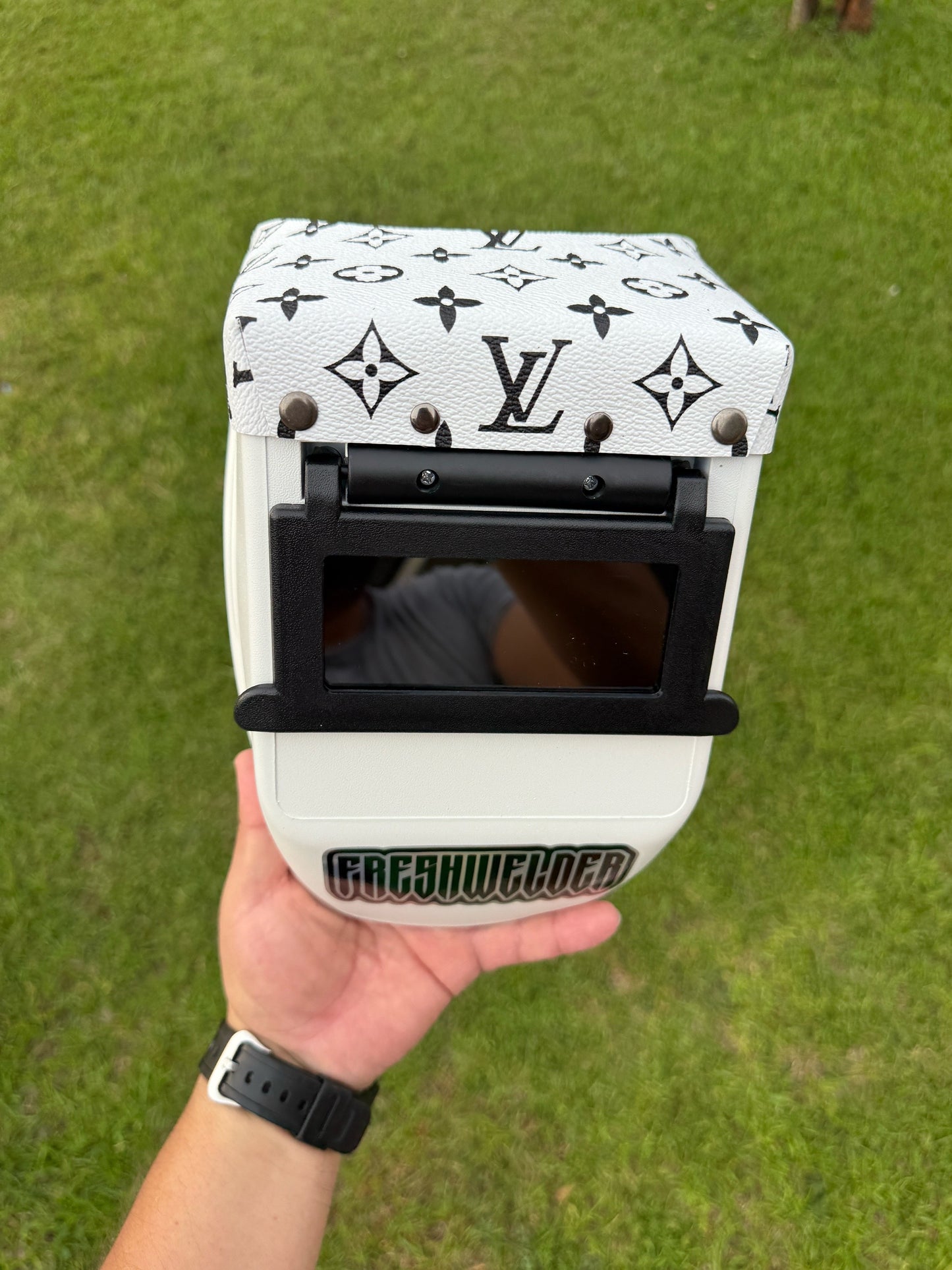 FRESHWELDER X LV WHITE & BLK HOOD